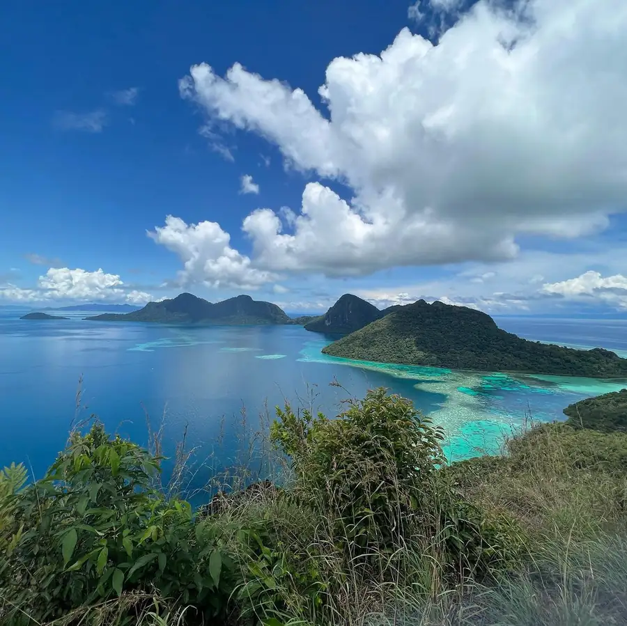 Famous panoramic view from the Bohey Dulang peak Sagittarius Resort
