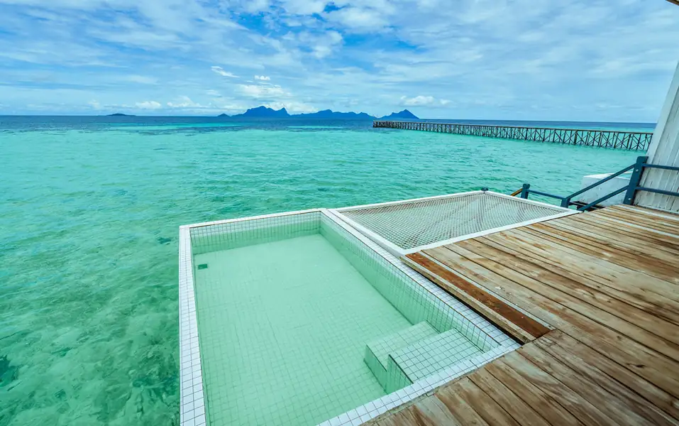 Infinity pool and ocean deck at Sagittarius Resort